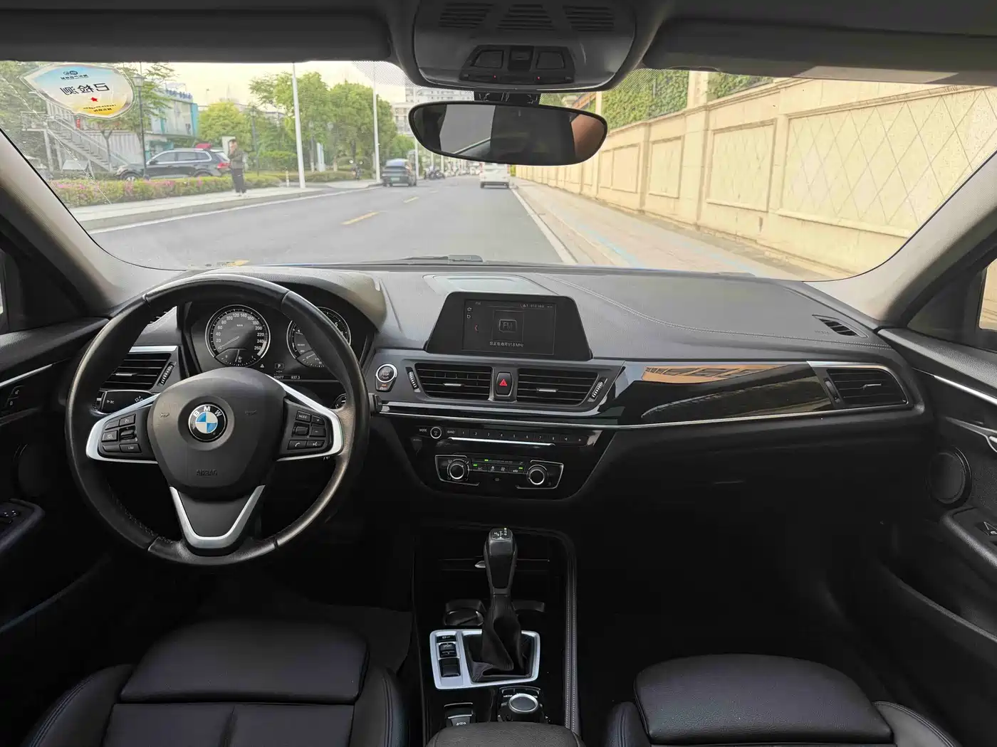 BMW 1 Series 2018 118i Sport Edition фото 8