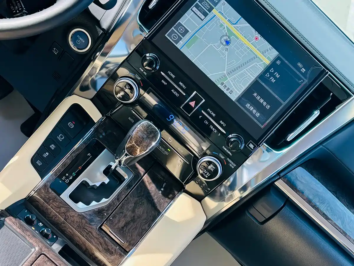 Toyota Vellfire 2020 Hybrid 2.5L Black Gold Limited Edition фото 30