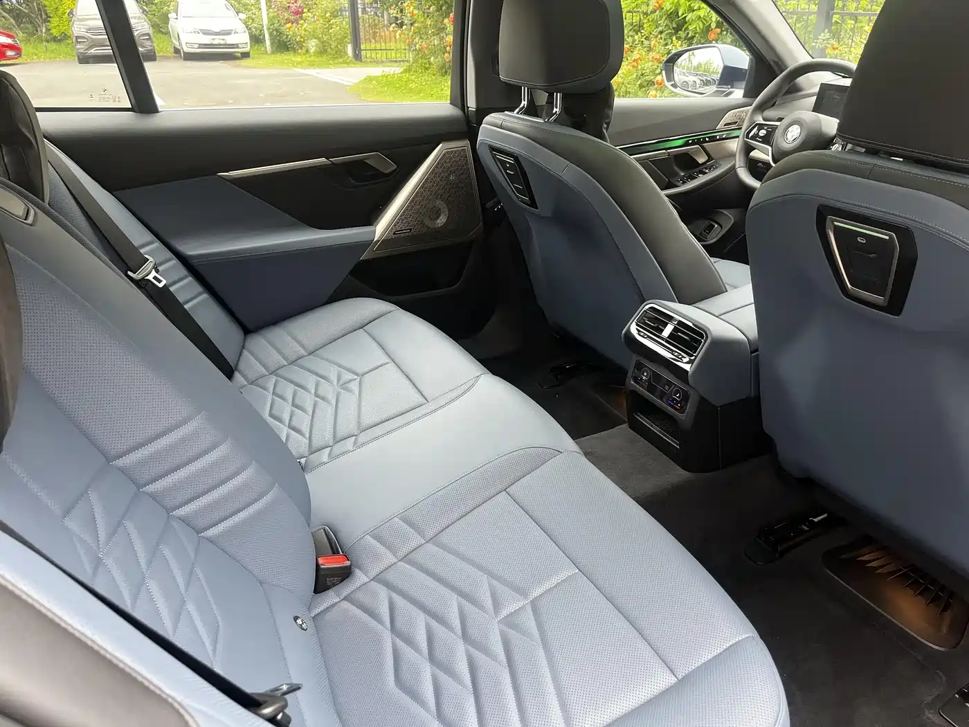 BMW 5 Series 2024 530Li Premium Luxury Package фото 19