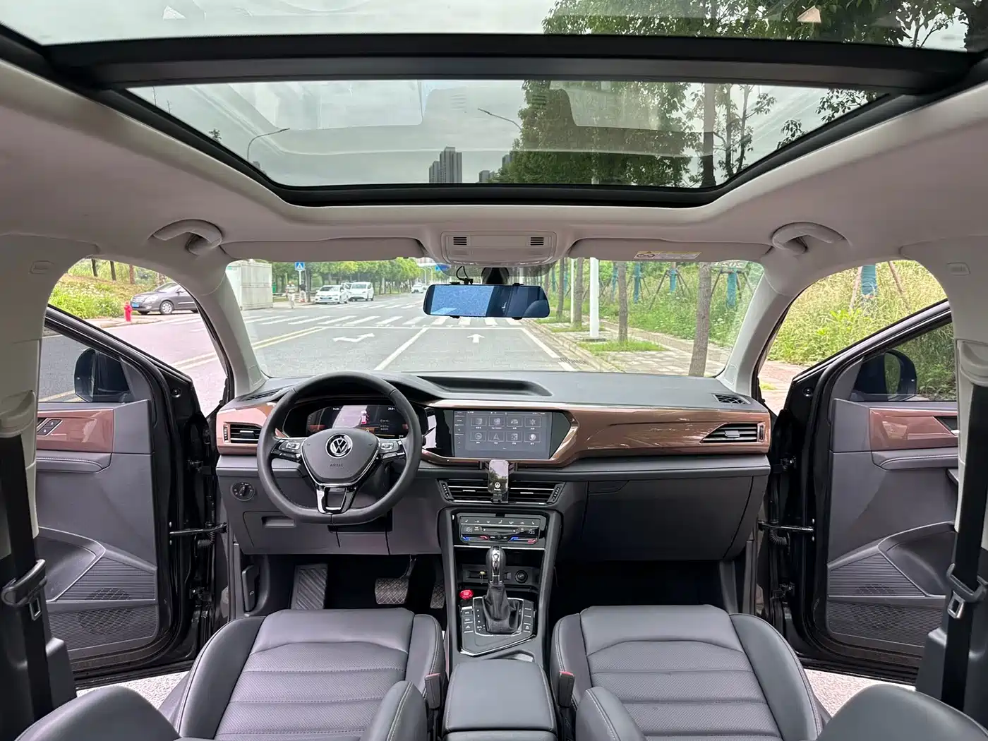 Volkswagen Tharu 2022 280TSI FWD Luxury Edition фото 7