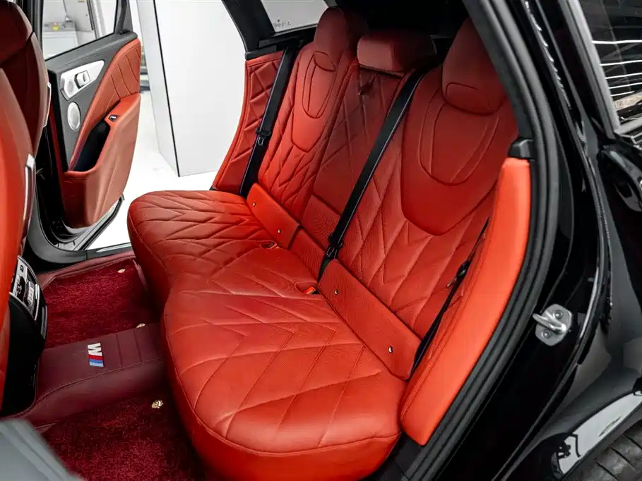 BMW XM 2023 50e фото 28