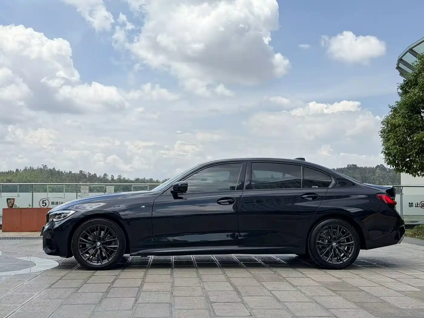 BMW 3 Series 2021 Second Facelift 330Li xDrive M Sport Shadowline Package фото 7