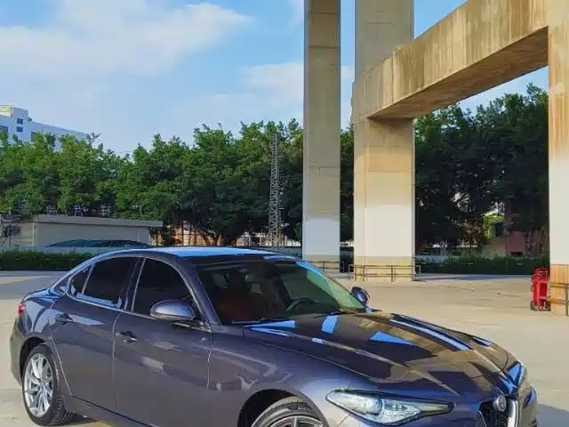  Alfa Romeo Giulia 2020 2.0T 280HP Luxury Edition