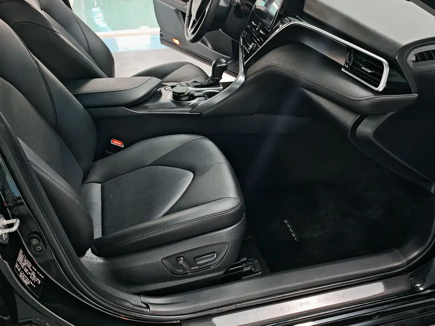 Toyota Camry 2023 2.5G Luxury Edition фото 10