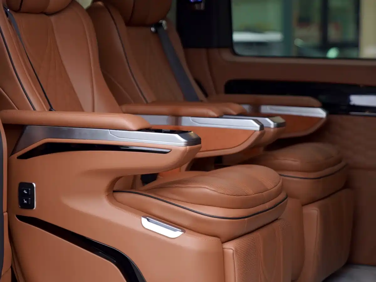 Mercedes-Benz Vito 2023 2.0T Elite 7-Seater фото 7
