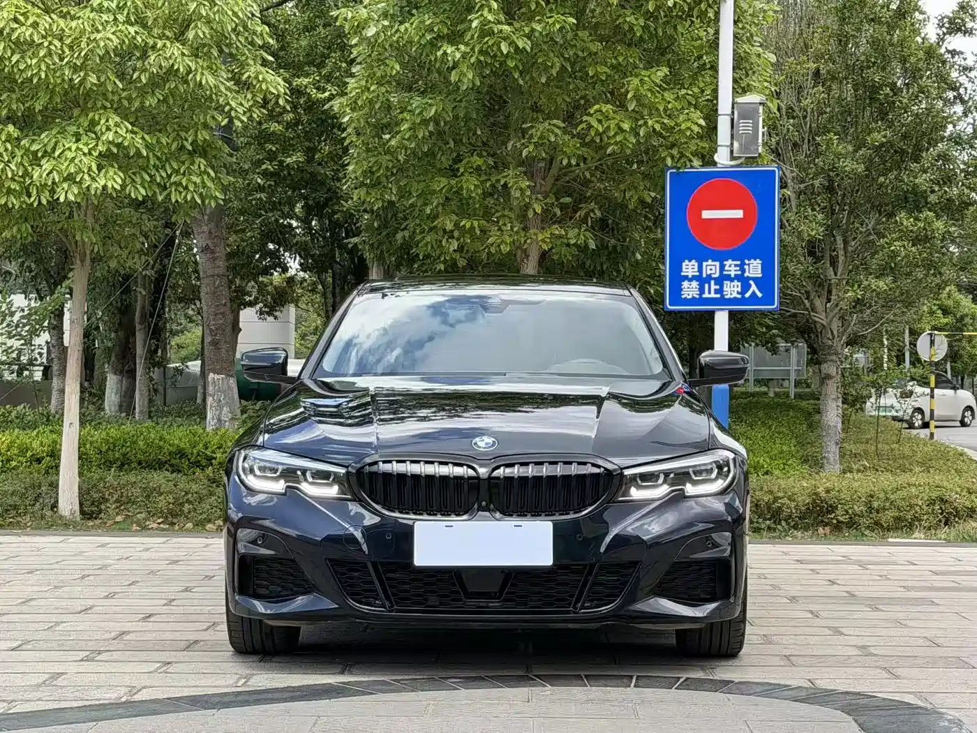 BMW 3 Series 2021 Second Facelift 330Li xDrive M Sport Shadowline Package фото 2