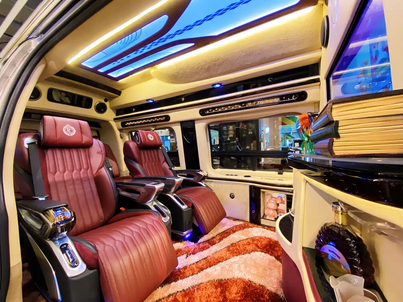 GMC Savana 2015 6.0L G600L Elegance Edition фото 7