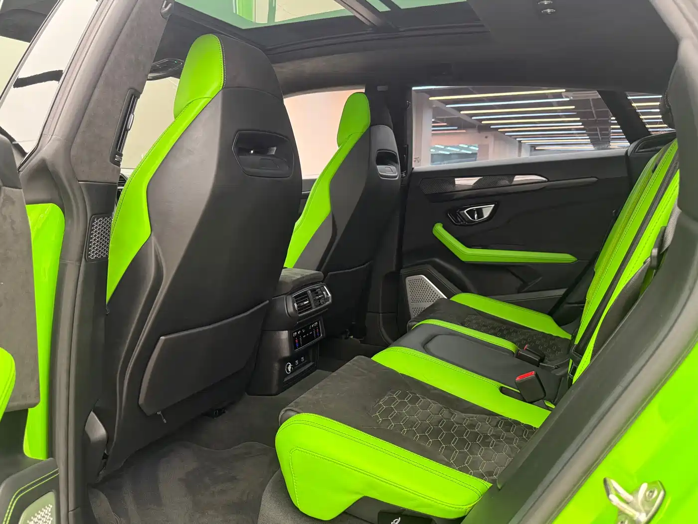 Фото 6 - Lamborghini Urus