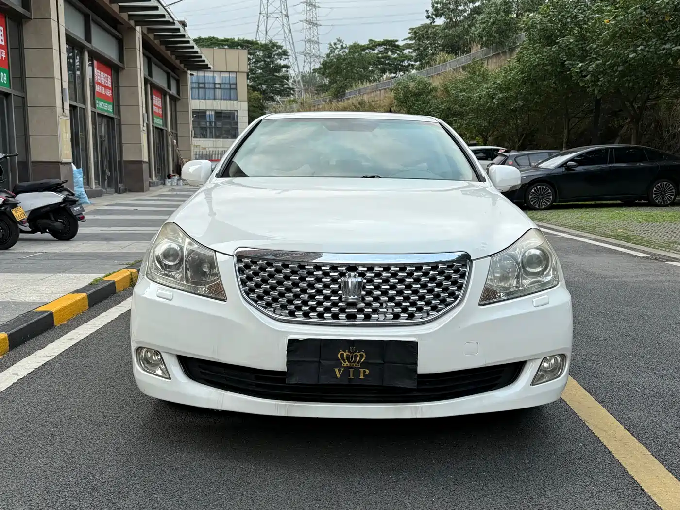 Toyota Crown 2010 3.0L Royal Saloon фото 2