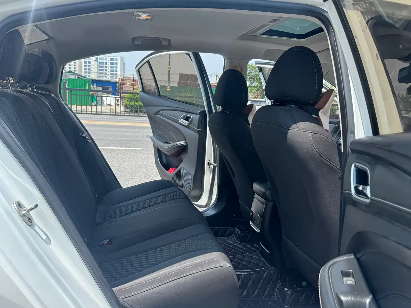 Photo 9 - Roewe i5