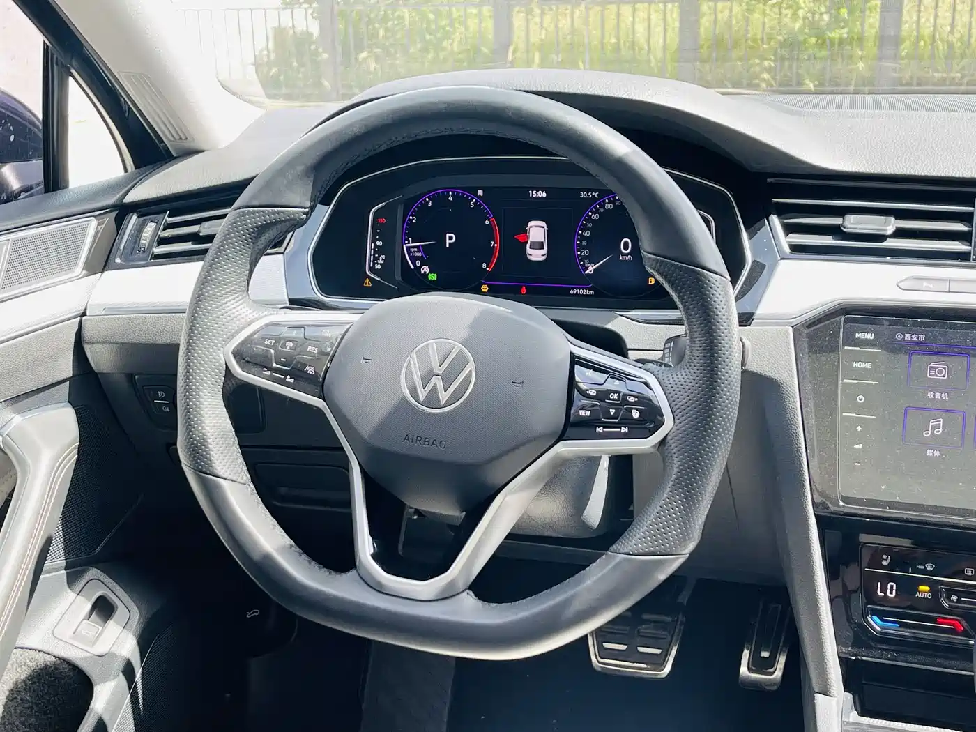 Volkswagen Magotan 2023 Model 2 Million Commemorative Edition 330TSI DSG Luxury фото 9