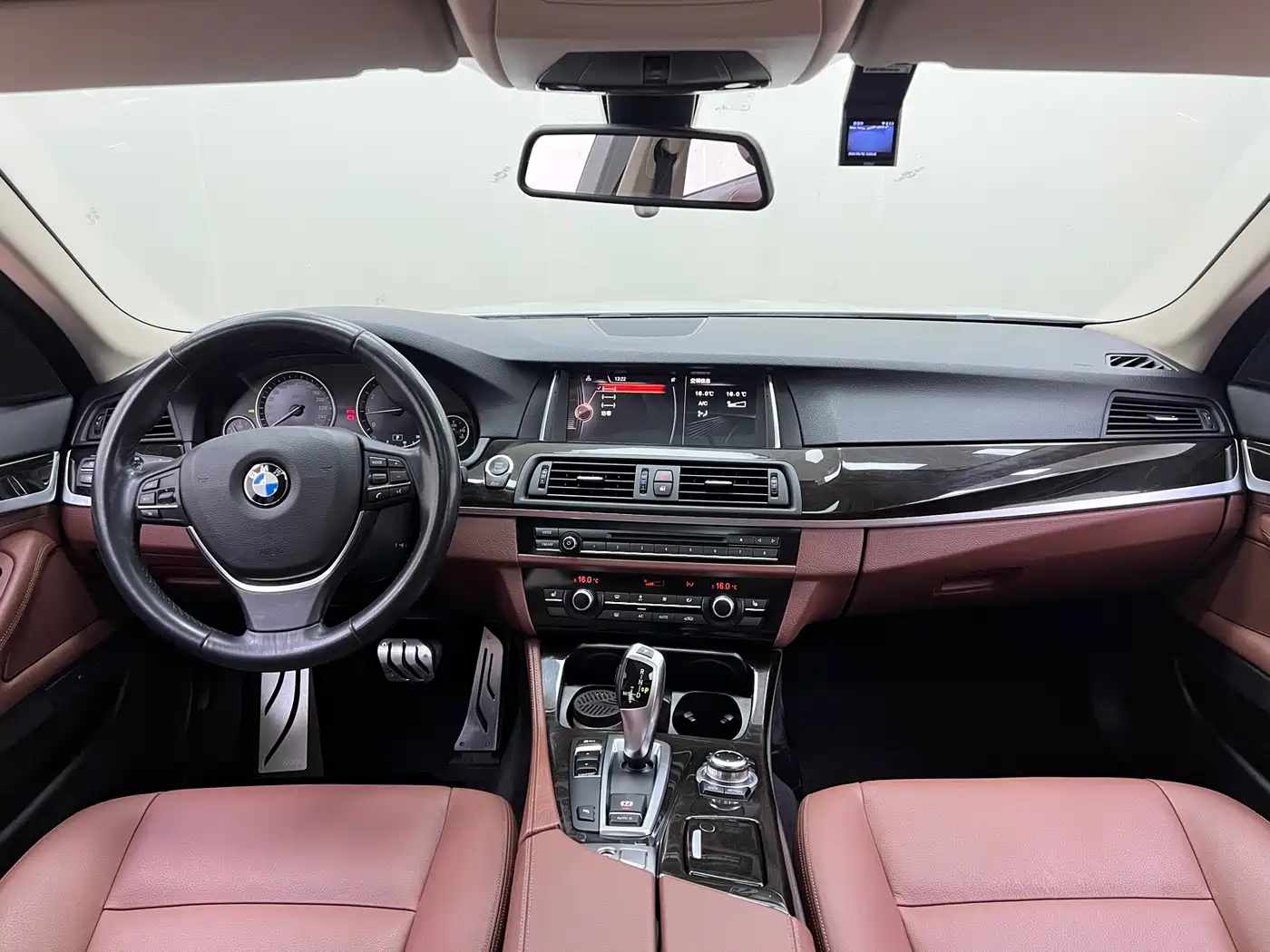 BMW 5 Series 2017 525Li Leading Edition фото 22