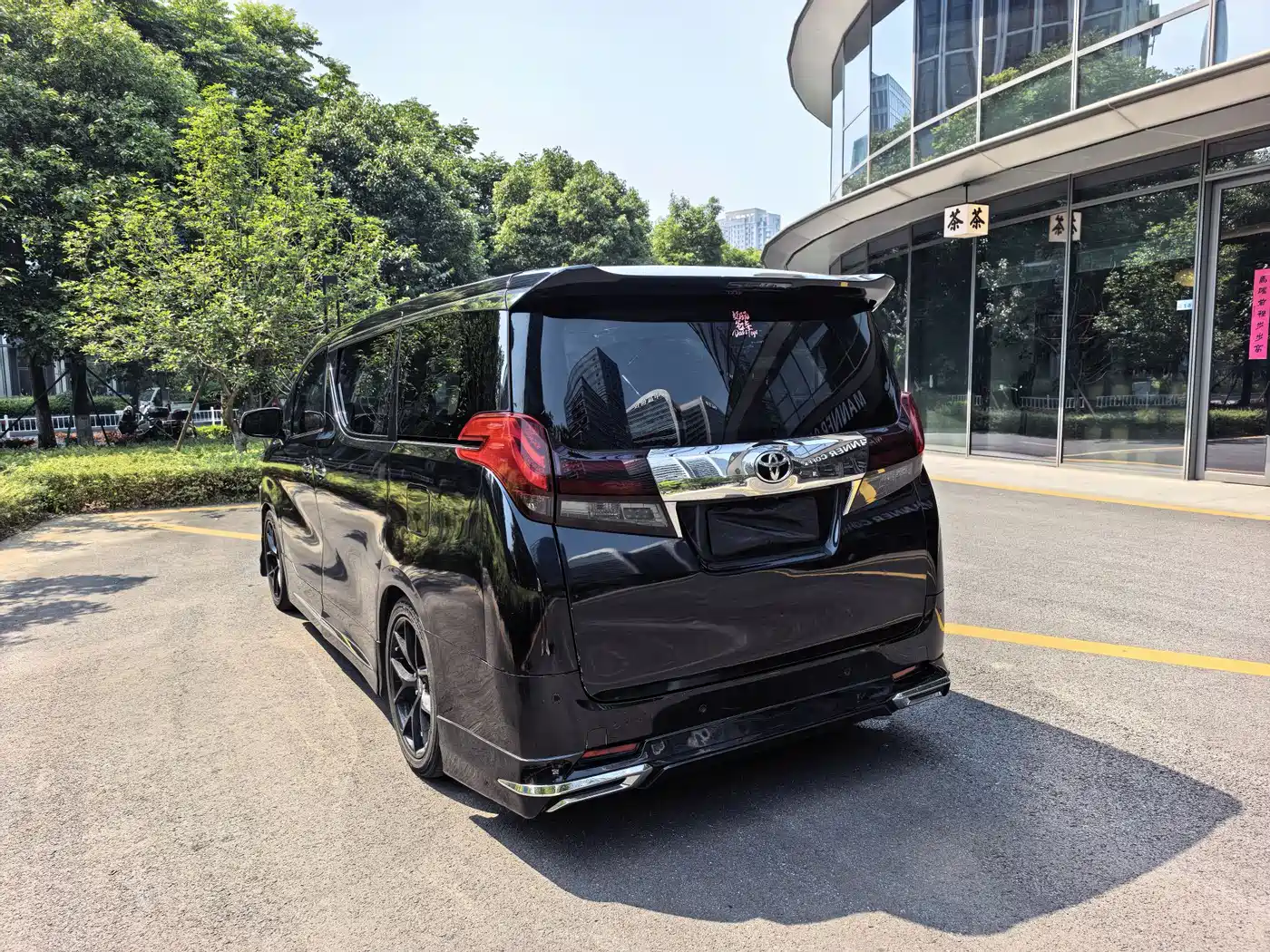 Toyota Alphard 2018 3.5L Premium фото 16