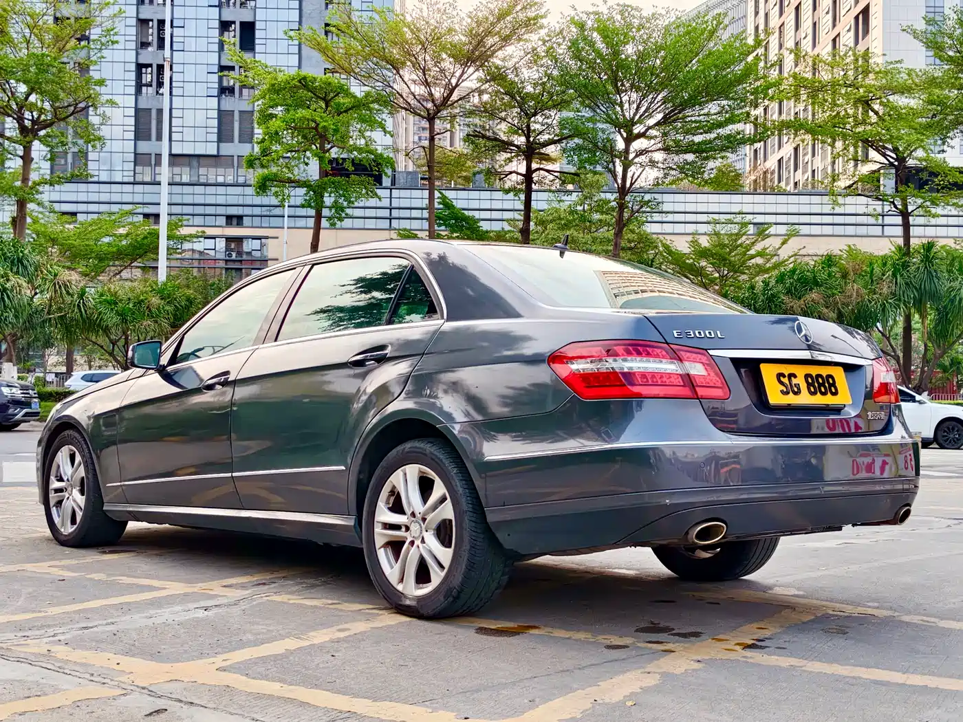 Mercedes-Benz E-Class 2011 E 300 L Fashion Premium фото 7