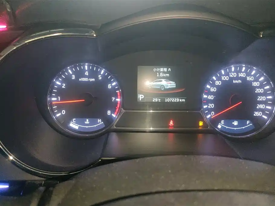 Kia K5 2015 2.0L Automatic LUX фото 14