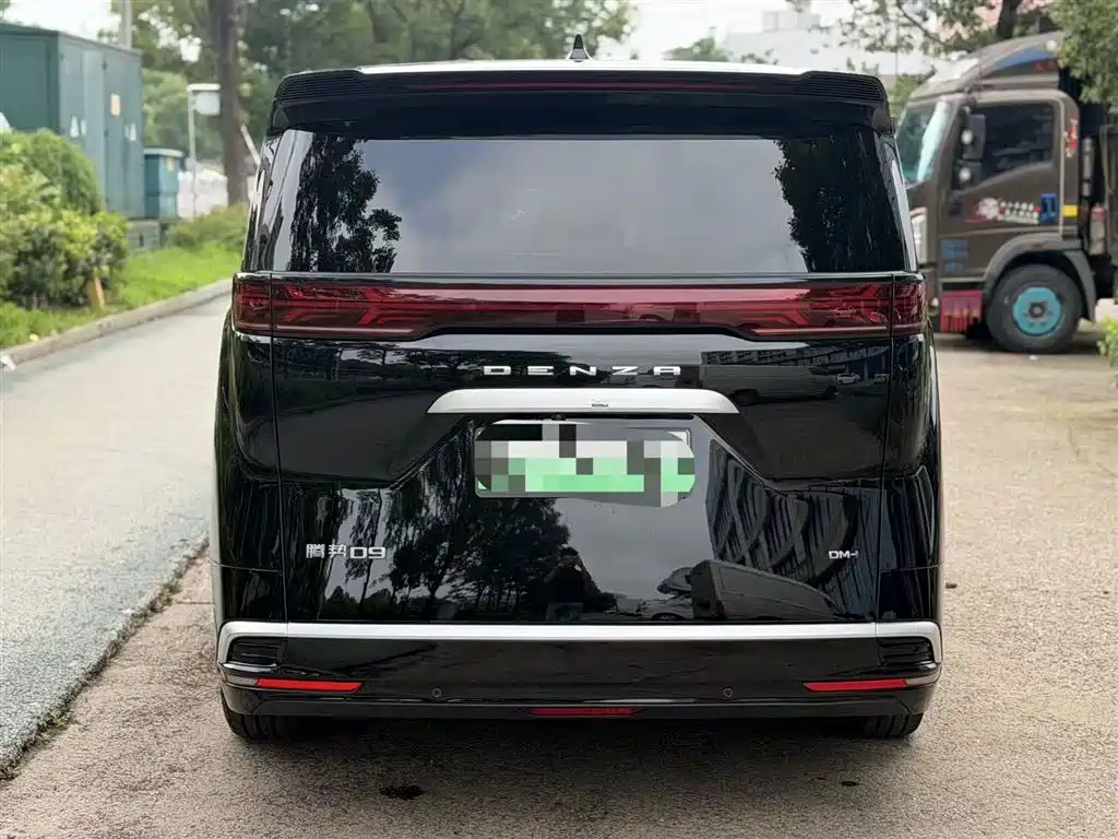 Denza D9 2024 DM-i 1050 Premium фото 4