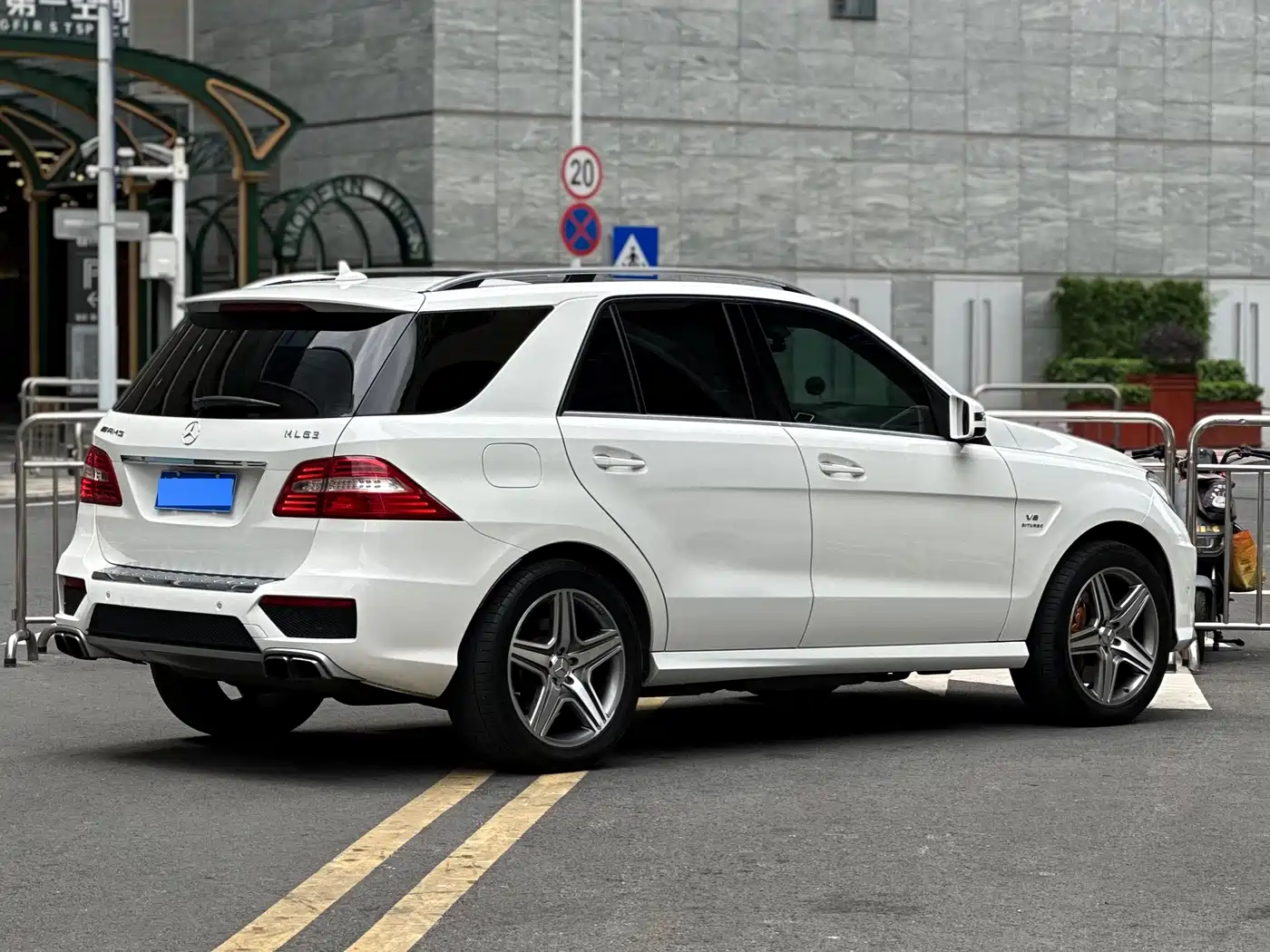 Mercedes-Benz M-Class AMG 2015 AMG ML 63 фото 20