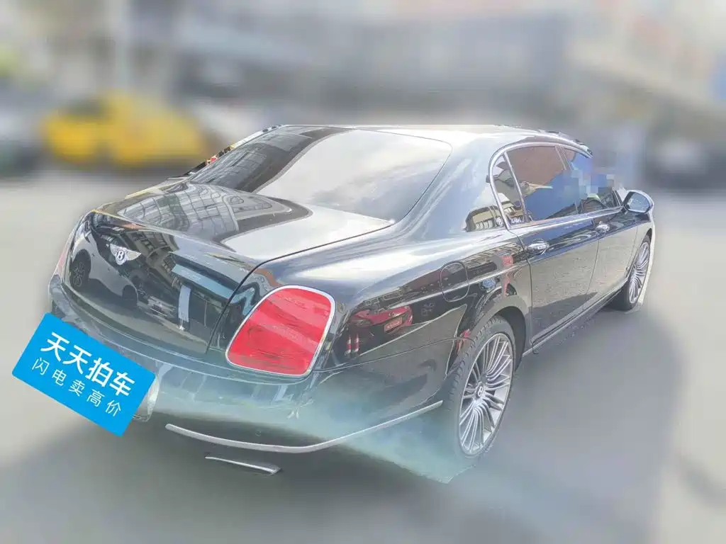 Фото 5 - Bentley Flying Spur