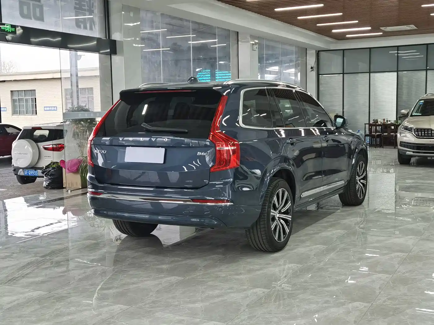 VOLVO XC90