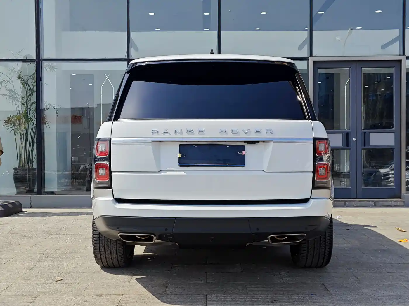 Land Rover Range Rover 2020 3.0 L6 Heritage Extended Edition фото 5