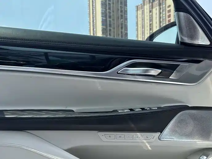 Photo 5 - BMW 7 Series