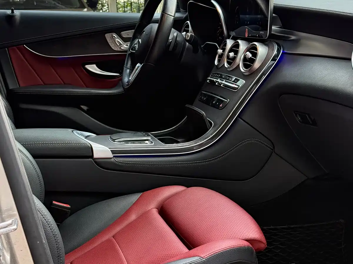 Mercedes-Benz GLC Coupe 2020 GLC 300 4MATIC Coupe SUV фото 6