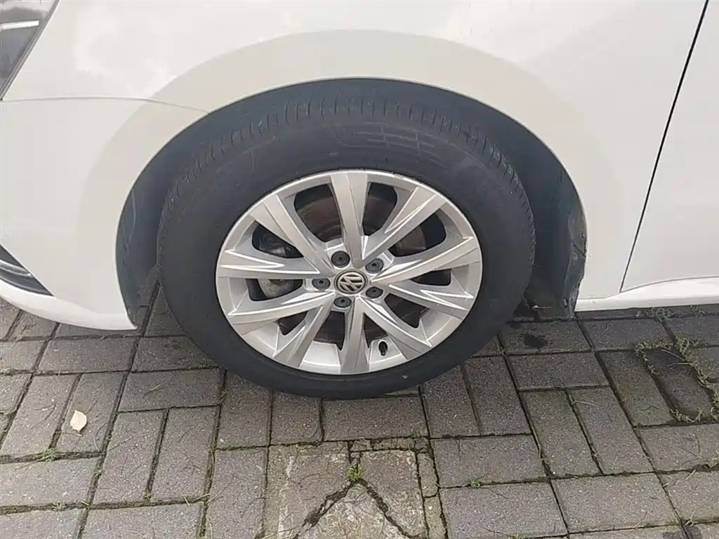 Volkswagen Lavida 2017 1.6L Automatic Comfort Edition фото 23