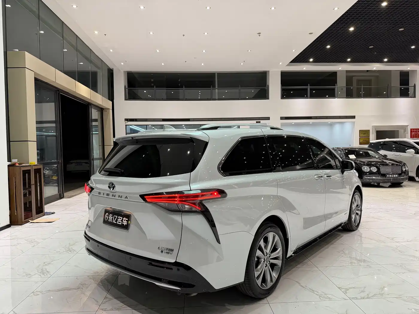 Toyota Sienna 2024 2.5L Hybrid Comfort Edition фото 10