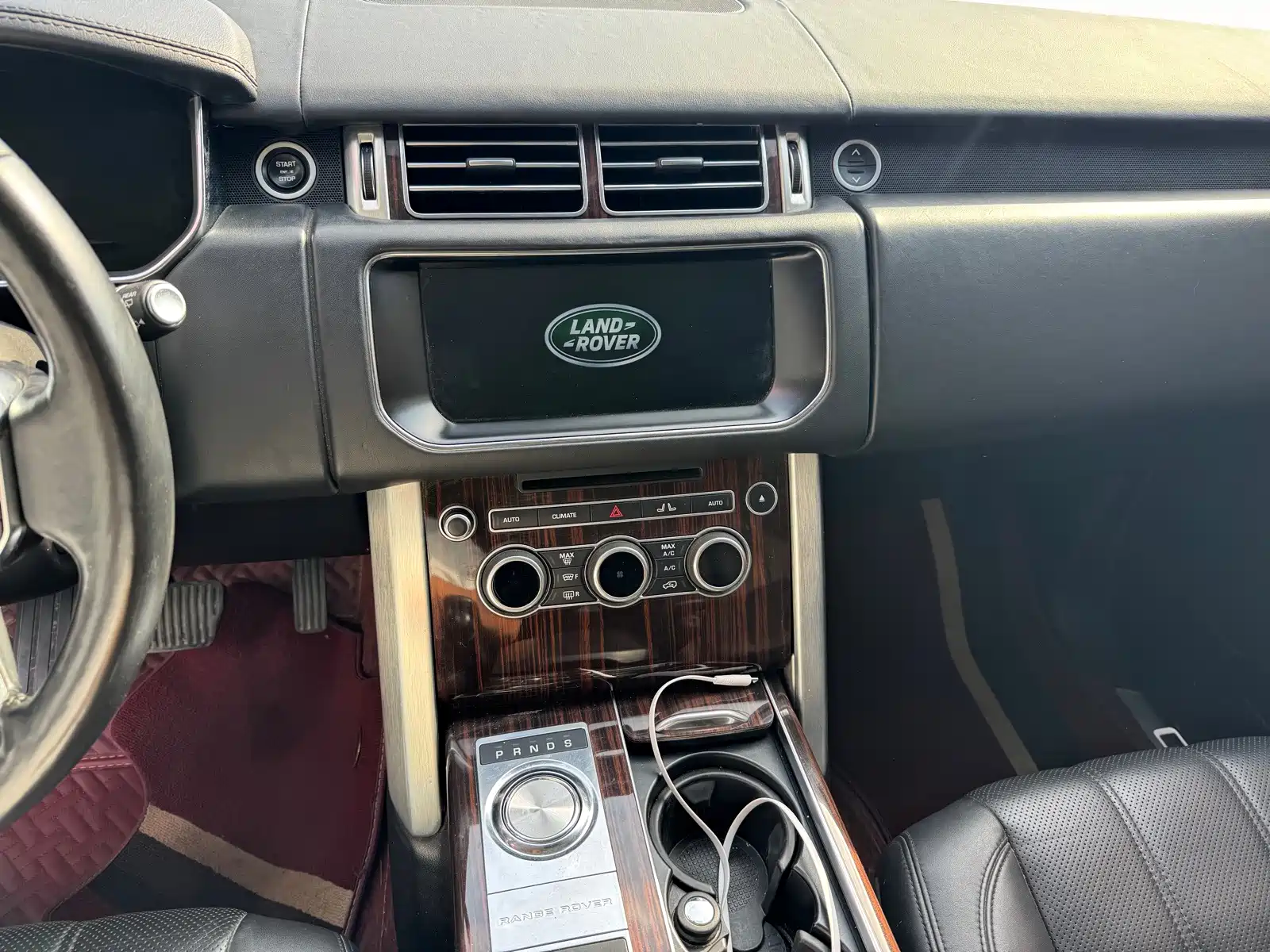 Photo 11 - Land Rover Range Rover