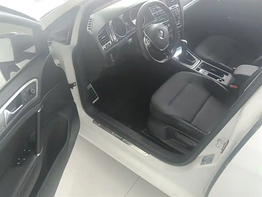 Volkswagen Golf 2018 230TSI Automatic Comfort фото 16