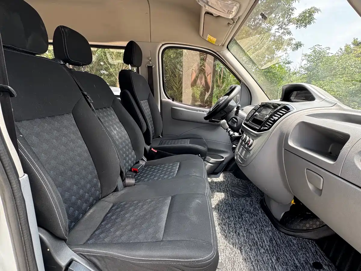 SAIC Maxus Xintu V80 2019 Model 2.5T Classic 6-speed manual Aoyuntong long wheelbase medium roof 7-seater фото 7