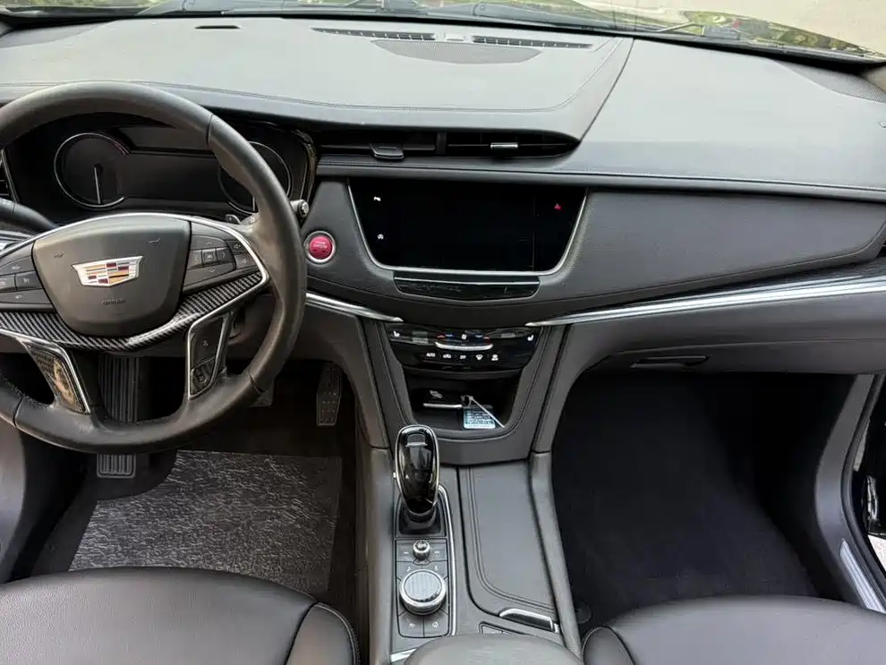 Фото 6 - Cadillac XT5