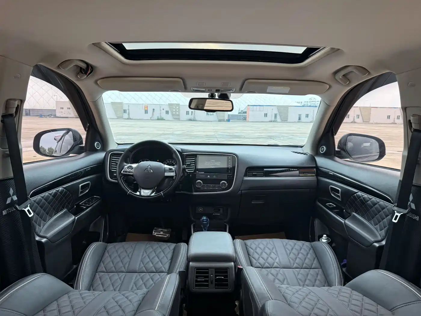 MITSUBISHI OUTLANDER