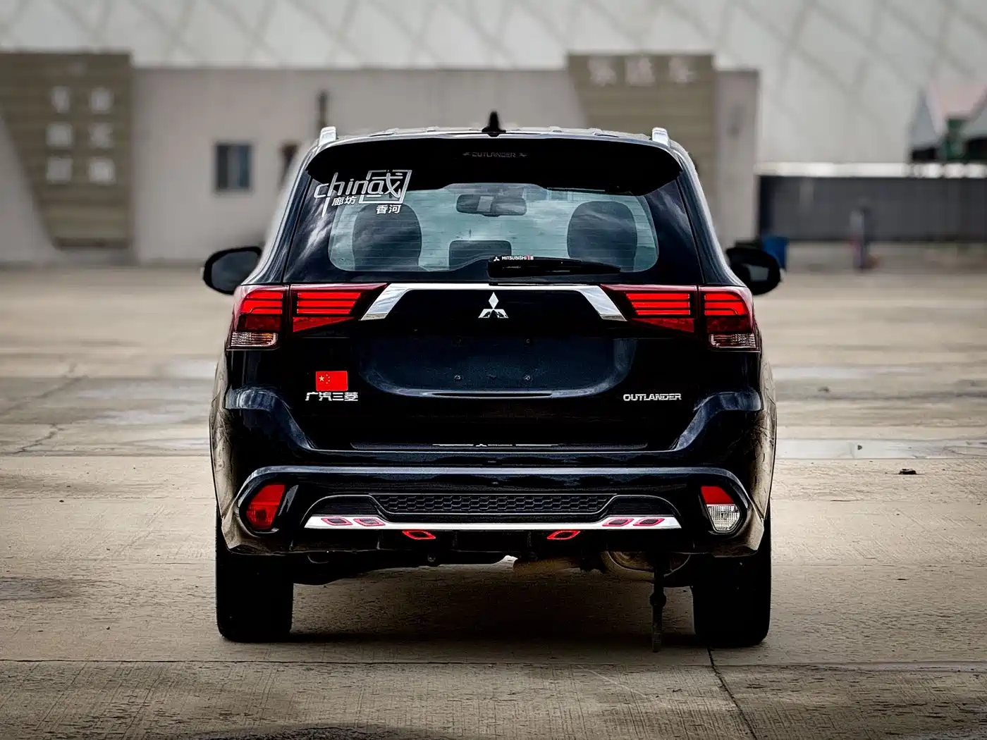 MITSUBISHI OUTLANDER