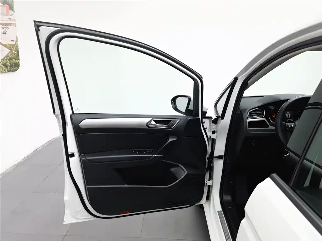 Volkswagen Touran 2016 Touran L 280TSI DSG Elegance фото 8