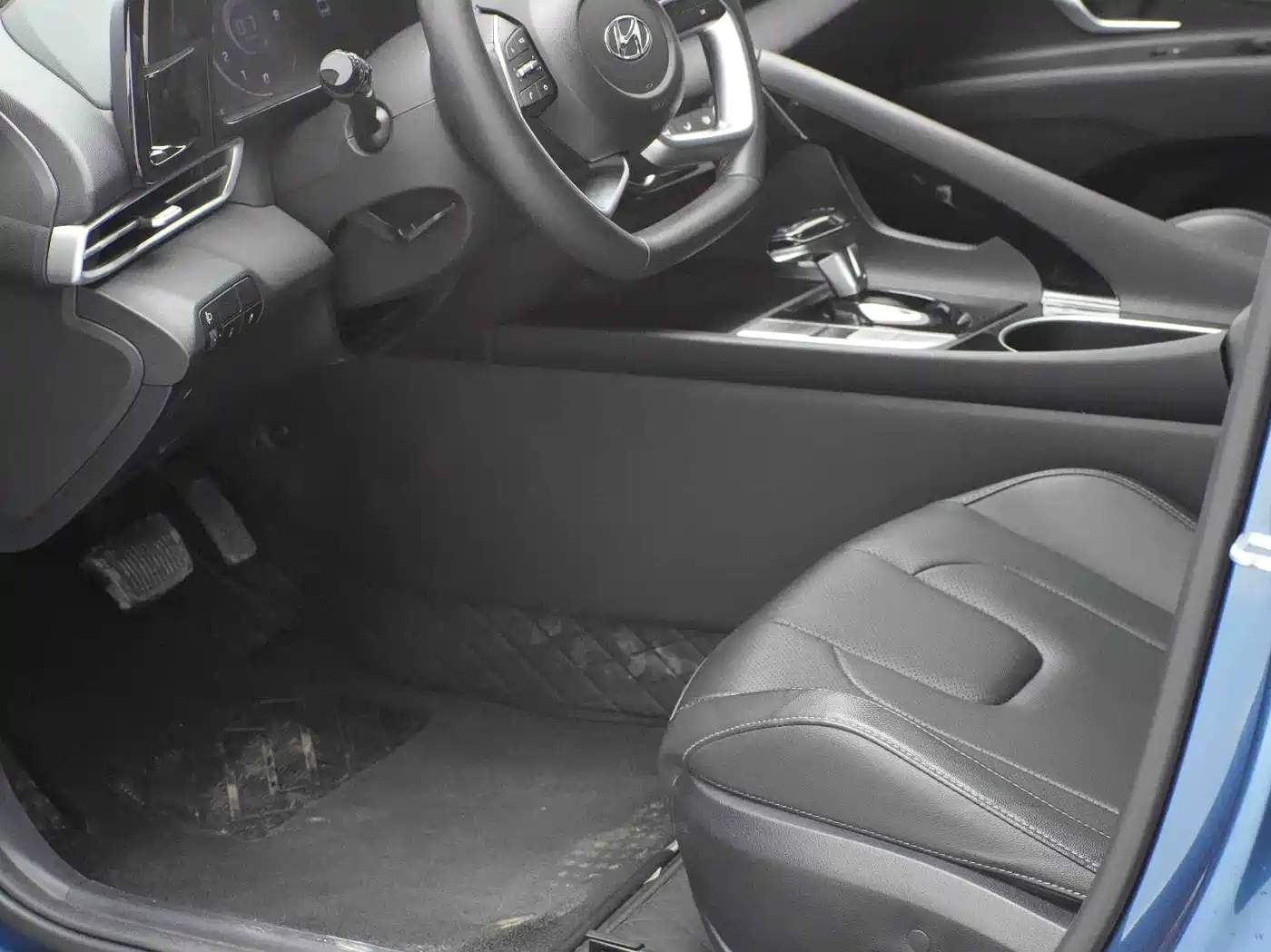 Hyundai Elantra 2022 1.5L CVT GLX Elite Edition фото 14