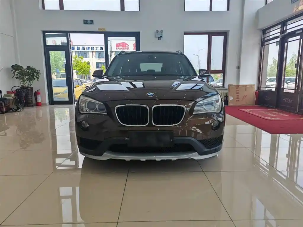 BMW X1 2014 sDrive18i Leading Edition фото 2