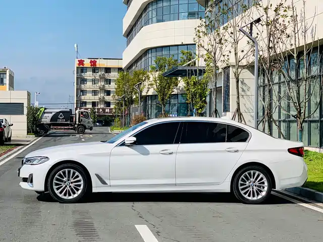 BMW 5 Series 2021 525Li Luxury Package — фото 5