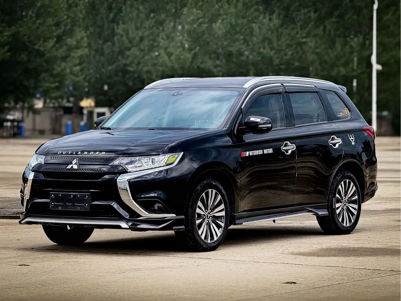 MITSUBISHI OUTLANDER