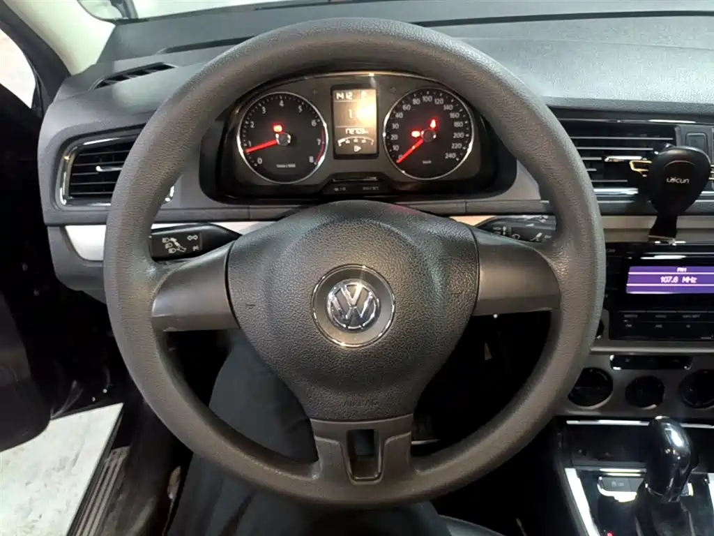 Volkswagen Lavida 2013 Facelift Classic 1.6L Automatic Comfort фото 11