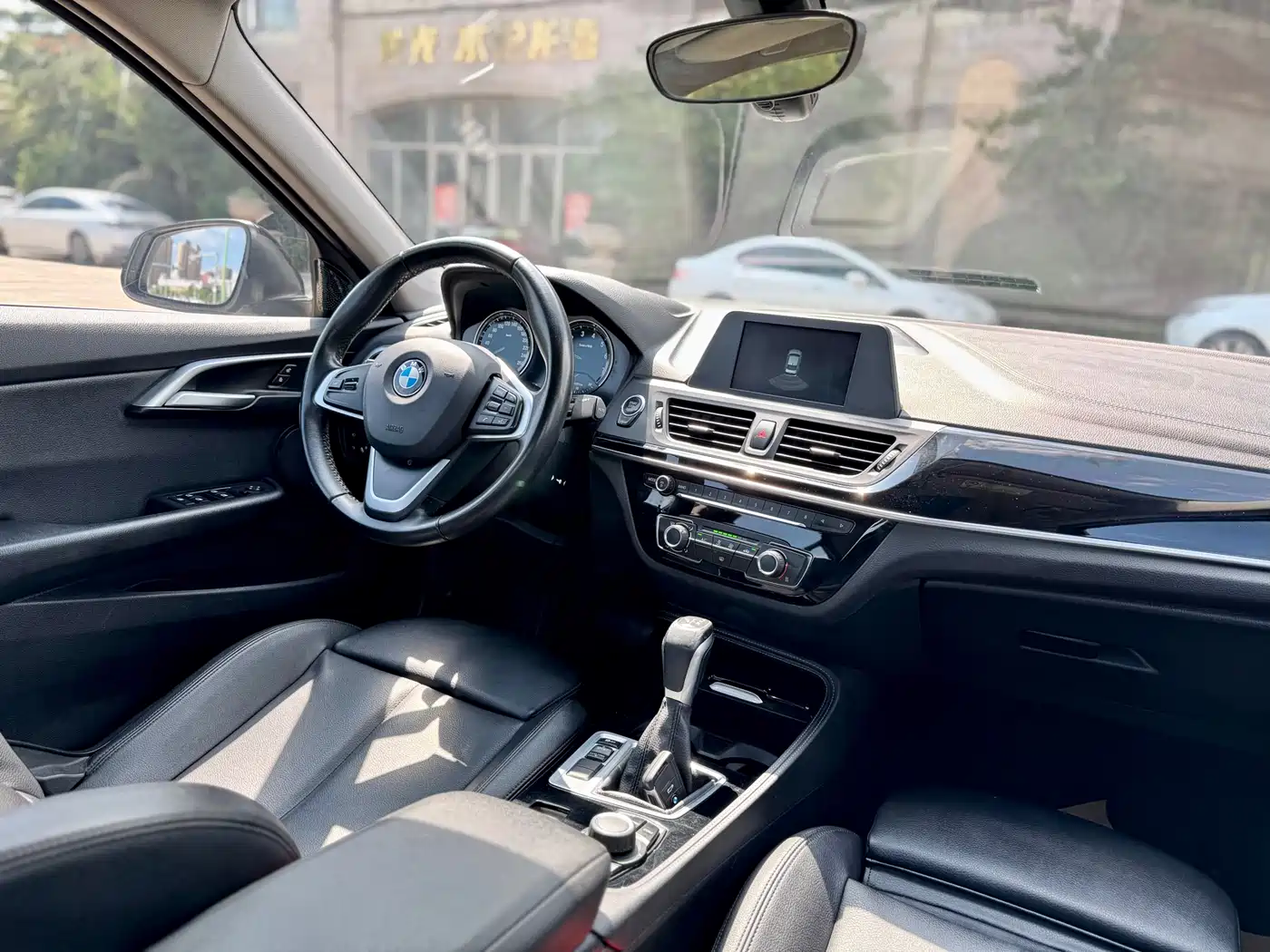 BMW 1 Series 2018 118i Sport Edition фото 6