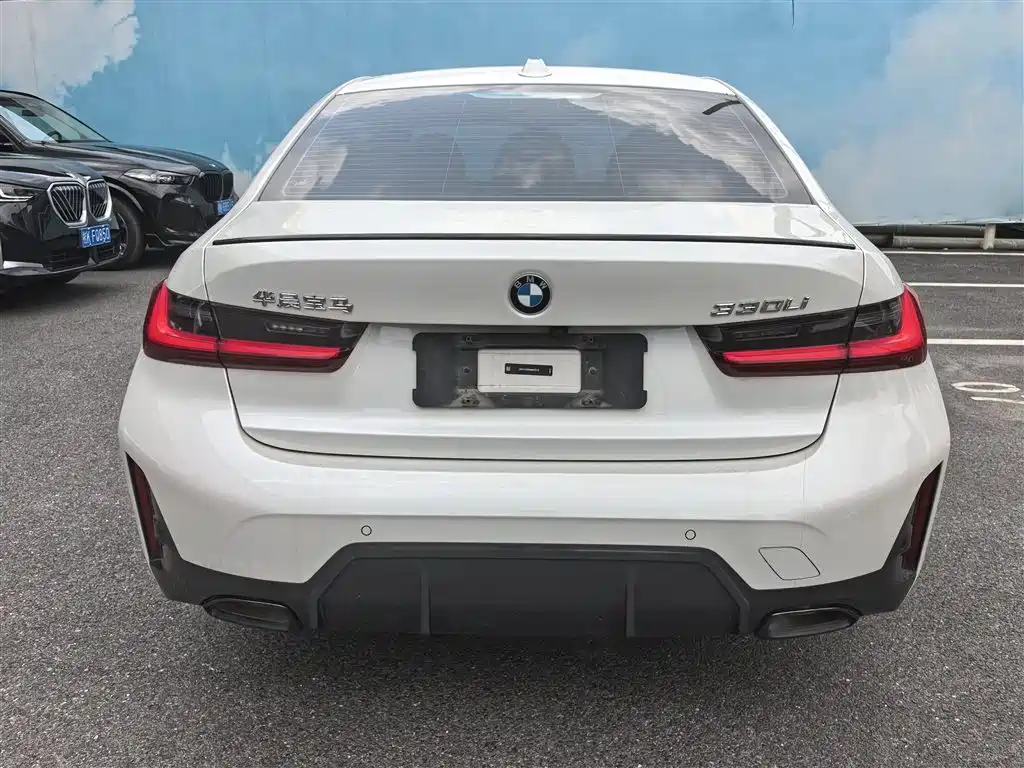 BMW 3 Series 2024 325Li M Sport Shadowline Package фото 11