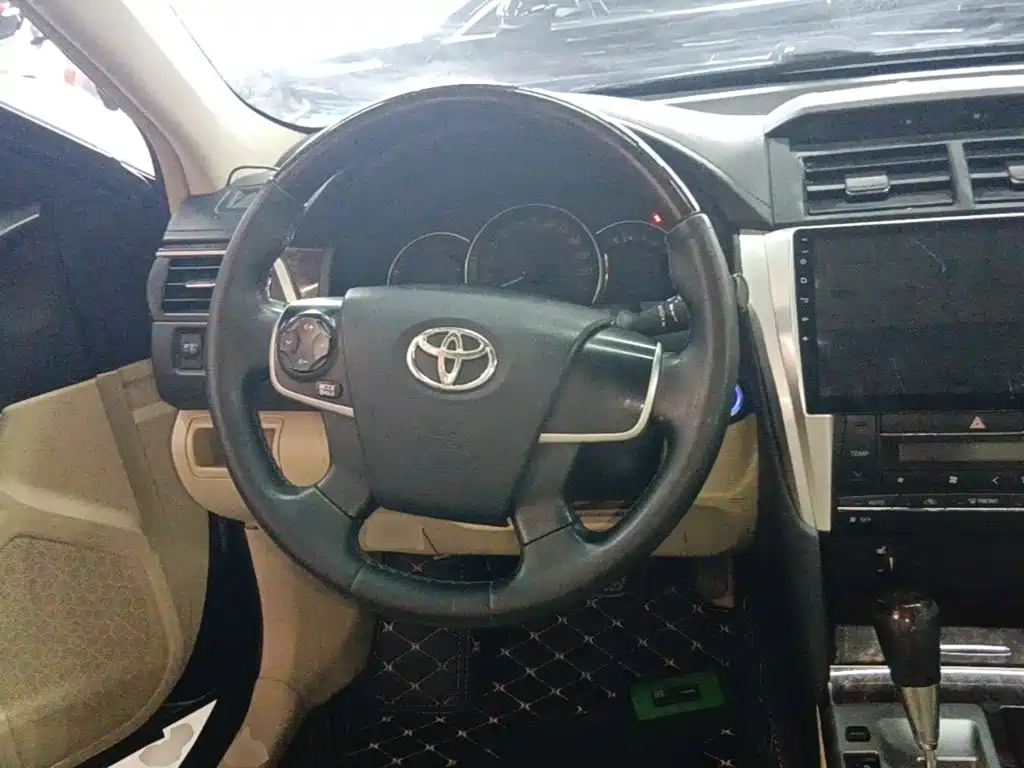 Фото 7 - Toyota Camry