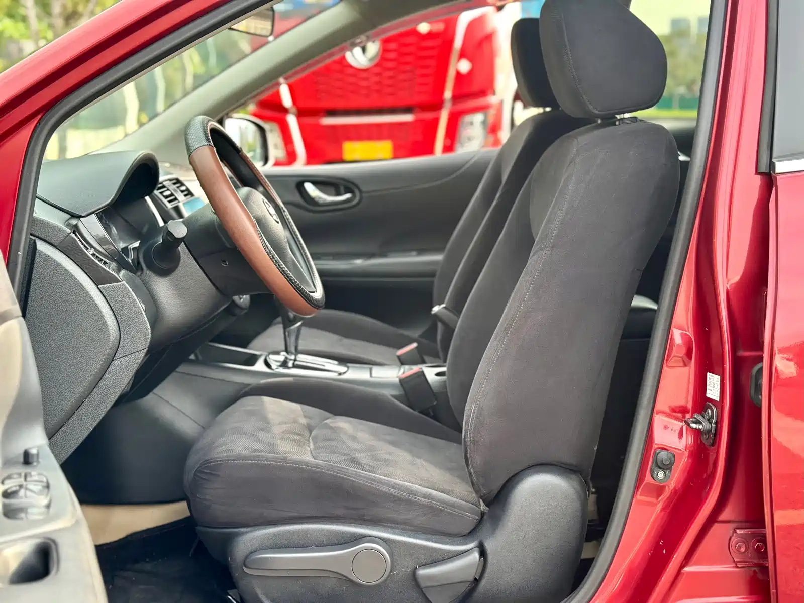 Фото 20 - Nissan Tiida