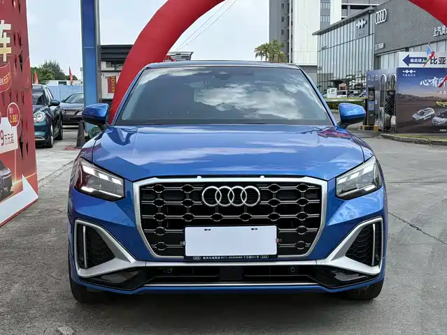Audi Q2L 35 TFSI, Стиль Драйв