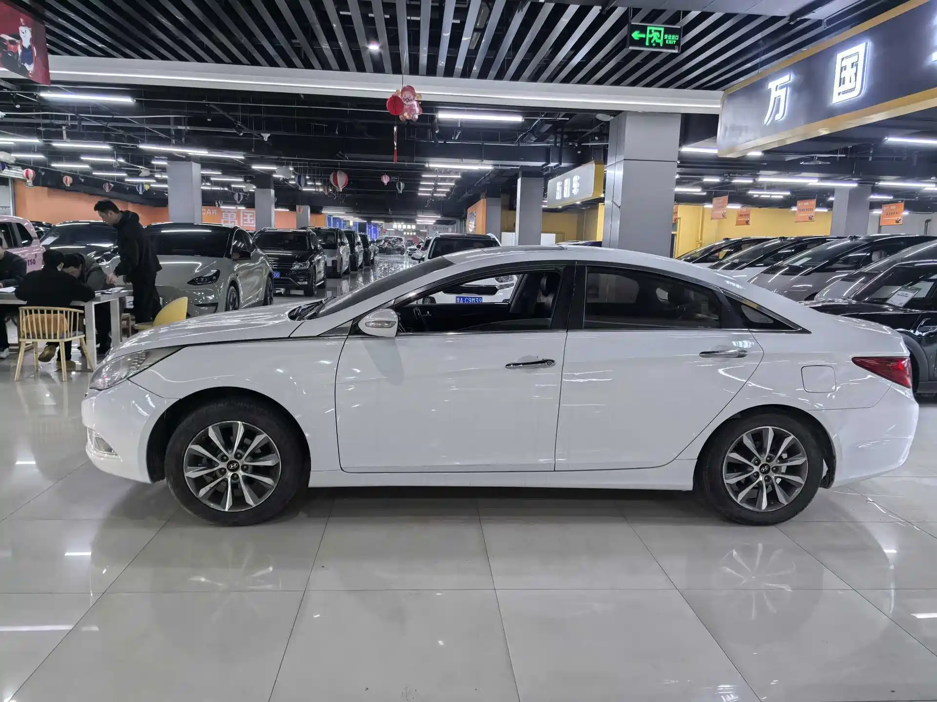 Photo 3 - Hyundai Sonata