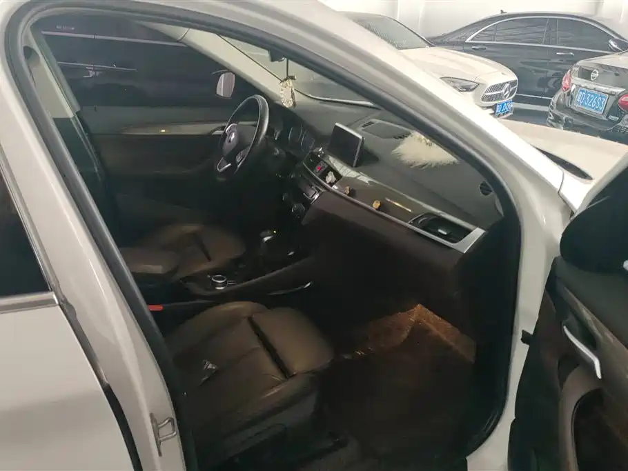 BMW X1 2019 xDrive20Li Premium Model фото 8