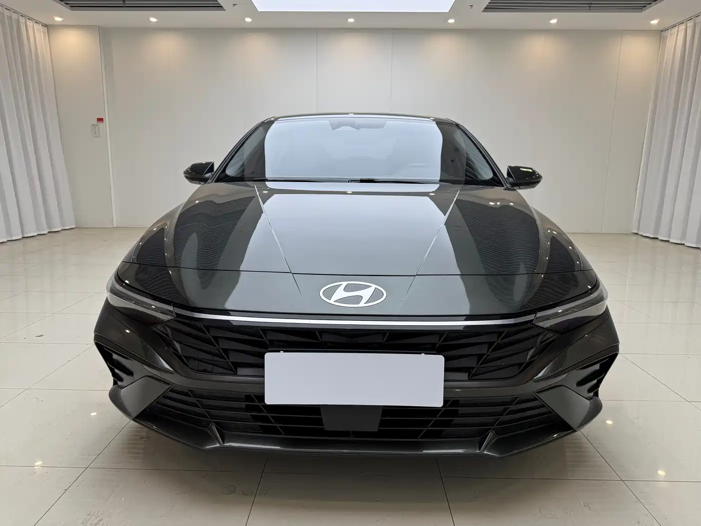 Hyundai Elantra 2023 Model 1.5L CVT LUX Premium Edition фото 2
