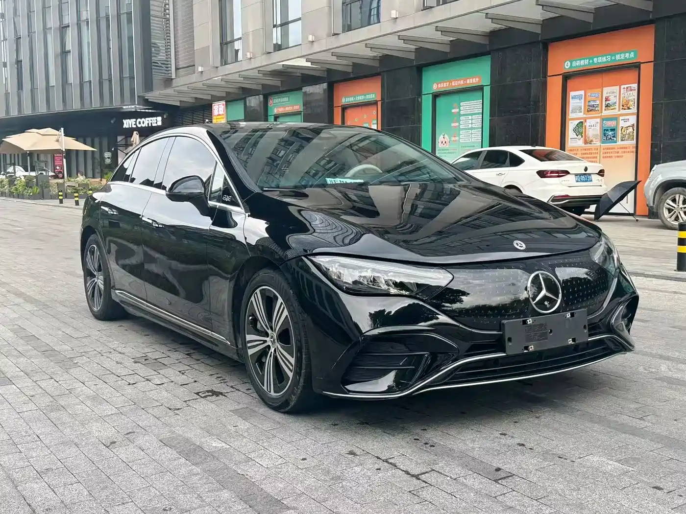 Mercedes-Benz EQE 2025 Model 500 4MATIC Luxury Edition фото 3