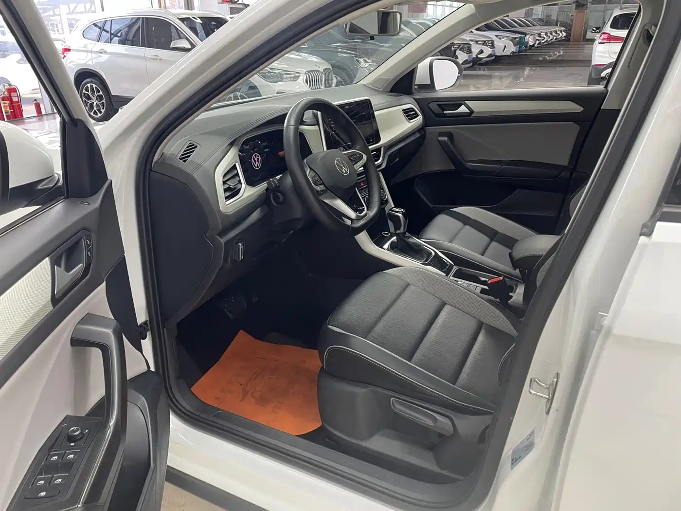 Volkswagen T-ROC 2023 280TSI DSG 2WD Time Edition фото 8